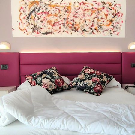 Hotel Villa Platani Riccione Bagian luar foto