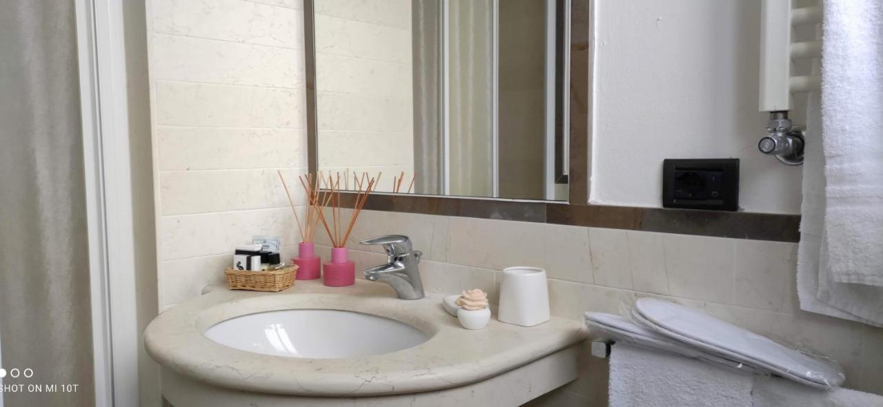 Hotel Villa Platani Riccione Bagian luar foto