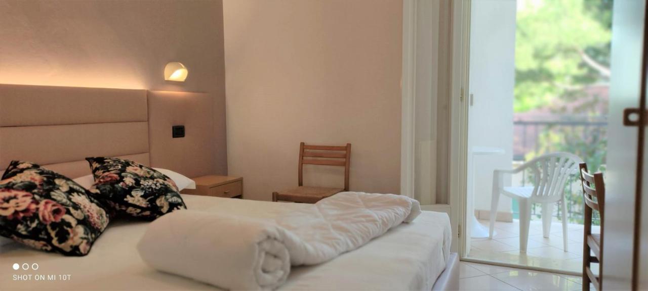 Hotel Villa Platani Riccione Bagian luar foto