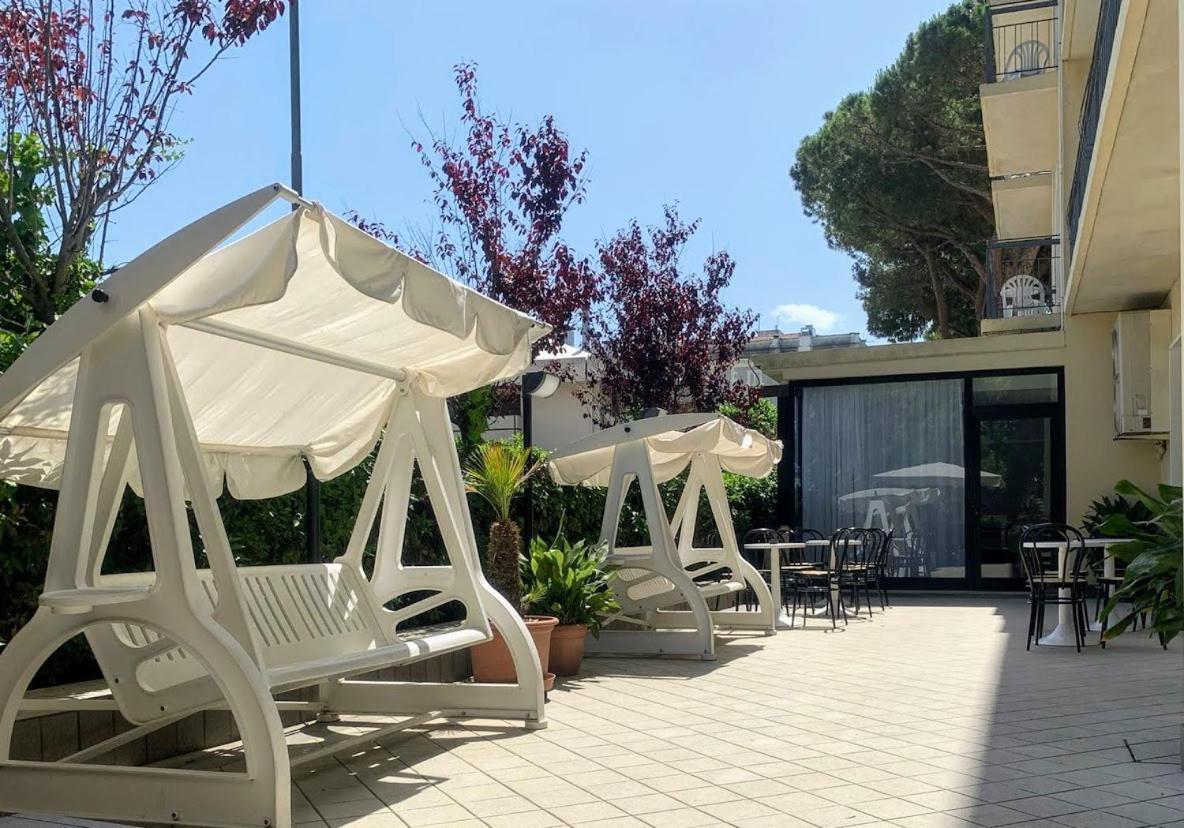 Hotel Villa Platani Riccione Bagian luar foto