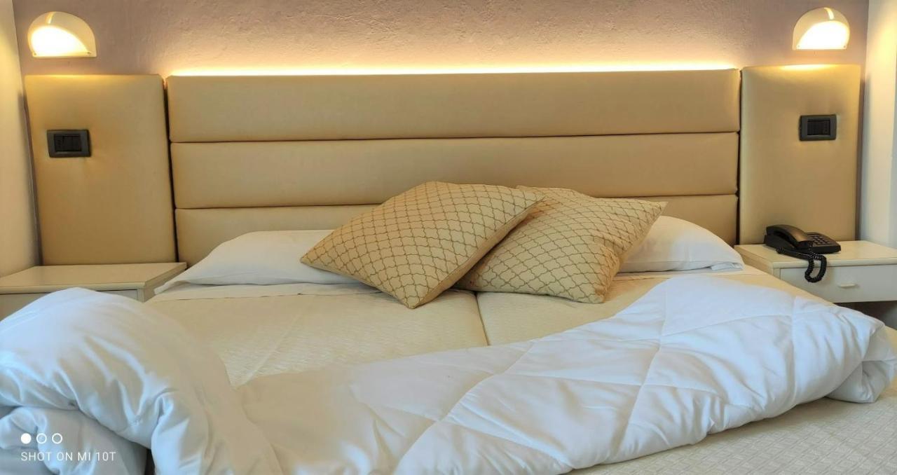 Hotel Villa Platani Riccione Bagian luar foto
