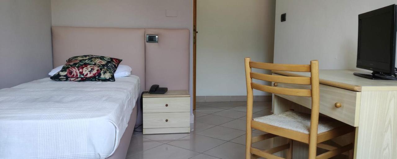 Hotel Villa Platani Riccione Bagian luar foto