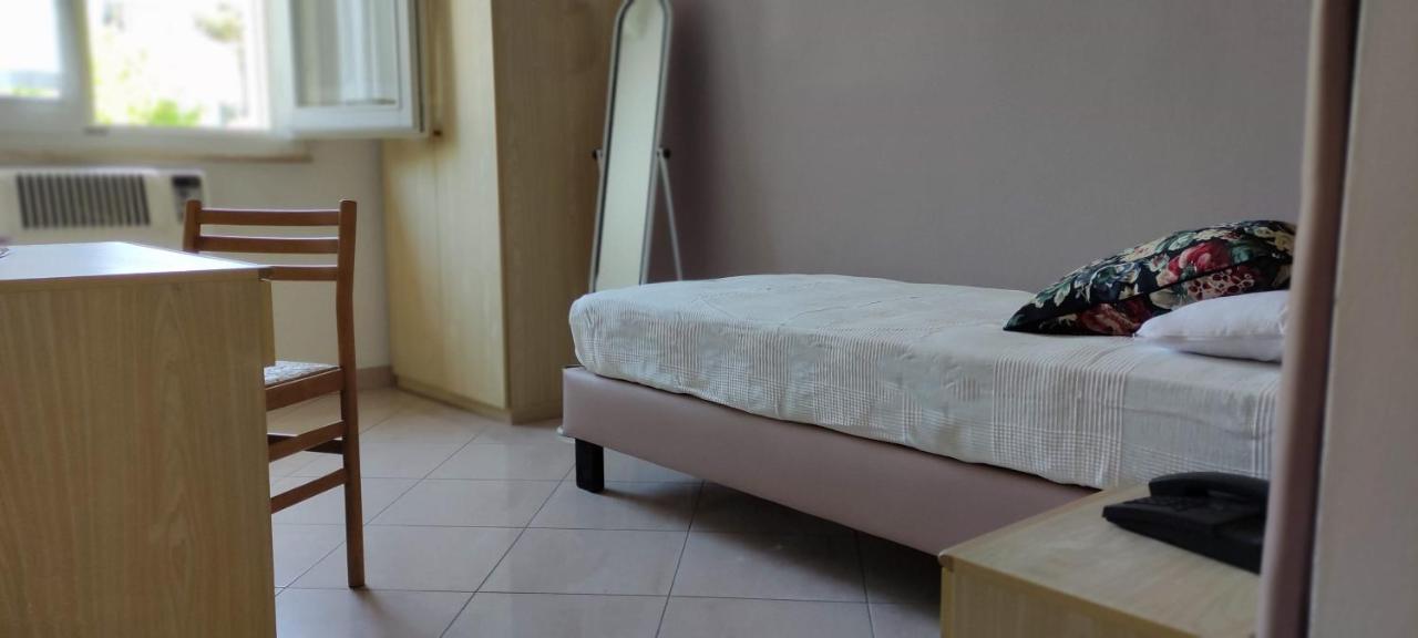 Hotel Villa Platani Riccione Bagian luar foto