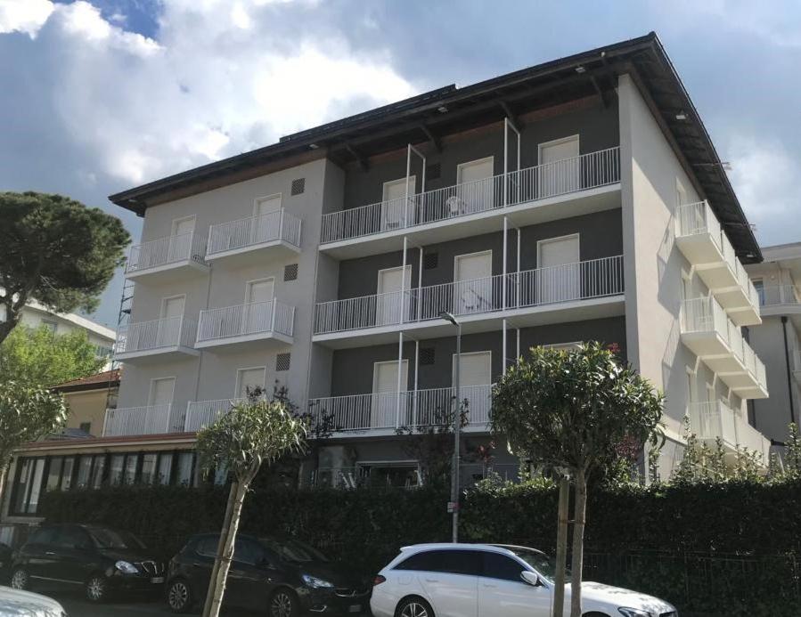 Hotel Villa Platani Riccione Bagian luar foto